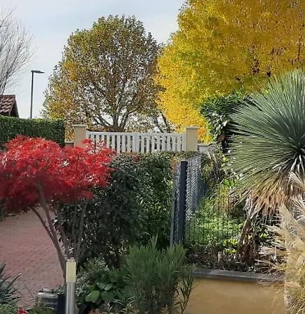 Ma Maison Fleurie Proche Aéroport, Eurexpo Appartement *